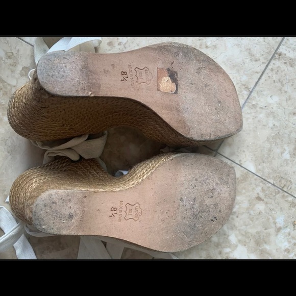 8.5 DKNY Womens Wedge Sandals, White, 38 1/2. Condition is Pre-owned. - Picture 6 of 6